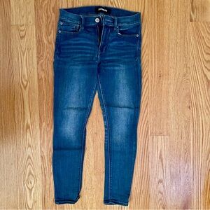 Express medium wash mid rise jean leggings in 4 short.